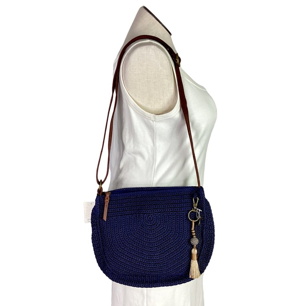 The Sak Ryder Crochet Vegan Crossbody Crescent Bag Navy Blue EUC 108668